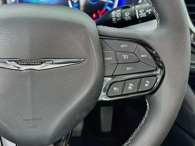 2025 Chrysler Pacifica Hybrid Premiuim S Appearance Package
