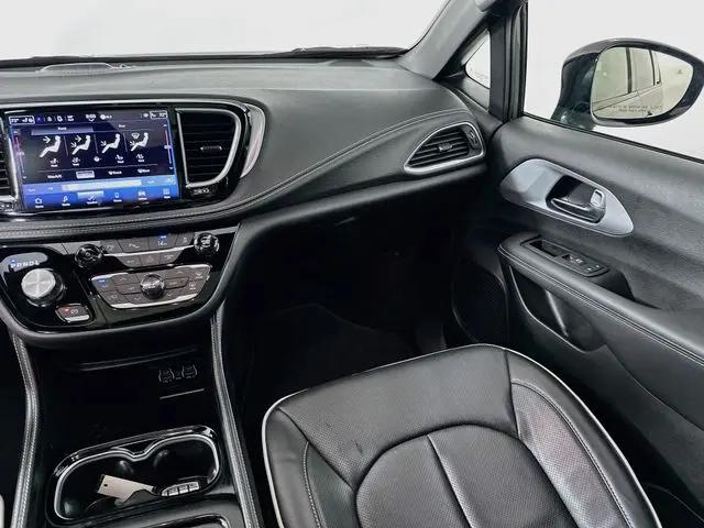 2025 Chrysler Pacifica Hybrid Premiuim S Appearance Package