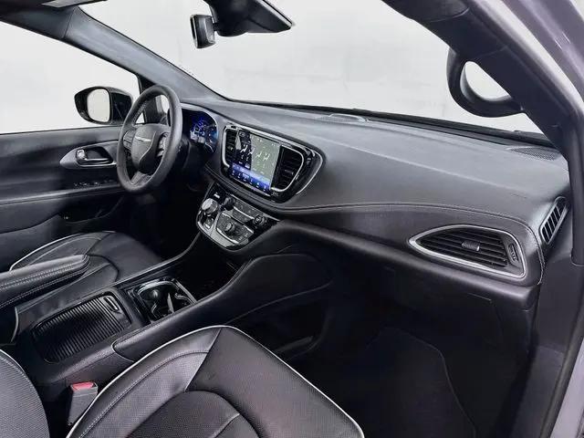 2025 Chrysler Pacifica Hybrid Premiuim S Appearance Package
