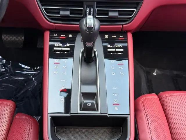 2022 Porsche Macan S