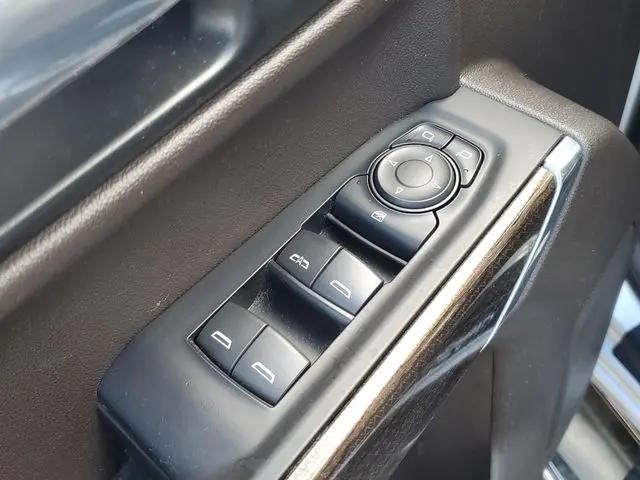 2021 Chevrolet Silverado 1500 4WD Crew Cab Short Bed LT