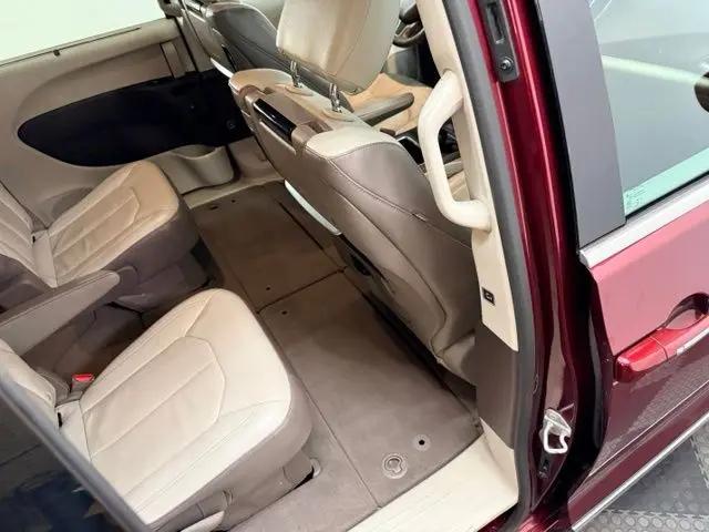 2017 Chrysler Pacifica Touring-L Plus