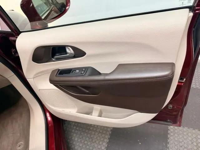 2017 Chrysler Pacifica Touring-L Plus