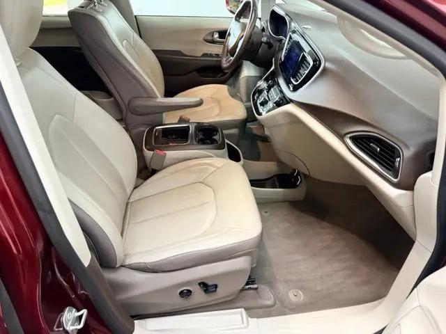 2017 Chrysler Pacifica Touring-L Plus