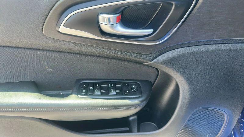 2017 Chrysler 200 Touring
