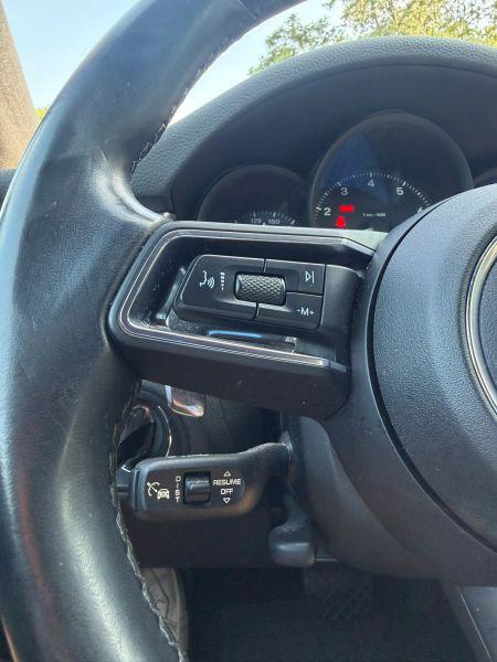 2022 Porsche Macan Base