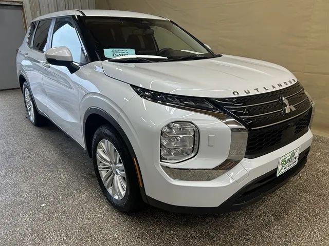 2023 Mitsubishi Outlander ES 2.5 S-AWC for sale in Dell Rapids, SD