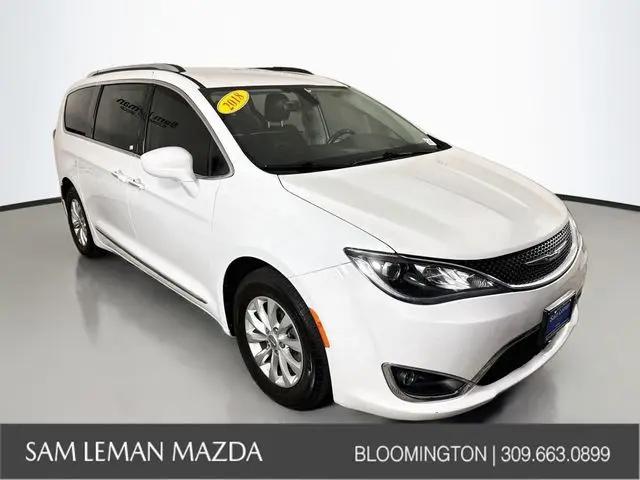 2018 Chrysler Pacifica Touring L for sale in Bloomington, IL
