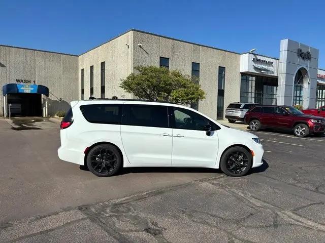 2026 Chrysler Pacifica Limited for sale in Luverne, MN