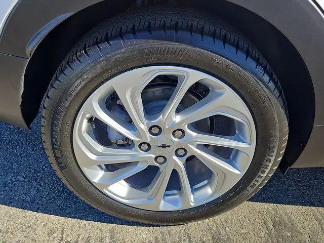 2027 Chevrolet Bolt LT FWD