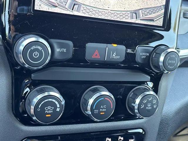 2026 Ram 1500 Express Crew Cab 4x4 57 Box