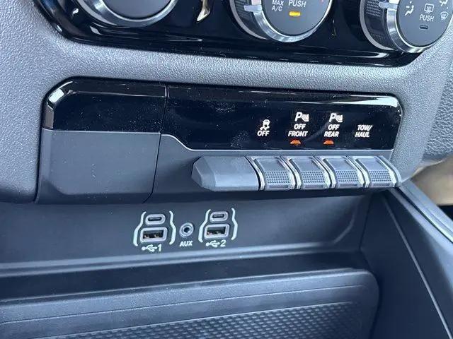 2026 Ram 1500 Express Crew Cab 4x4 57 Box