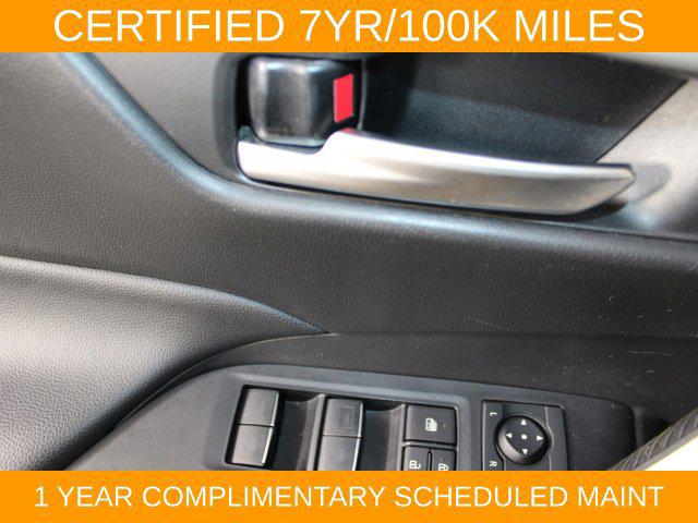 2024 Toyota RAV4 XLE - Photo 18