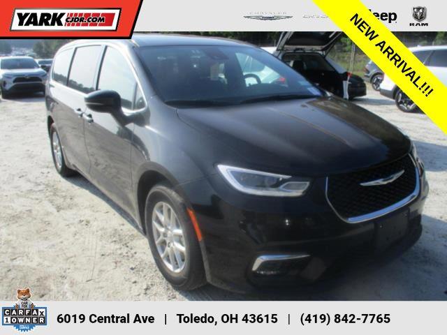 2025 Chrysler Pacifica Select for sale in Toledo, OH
