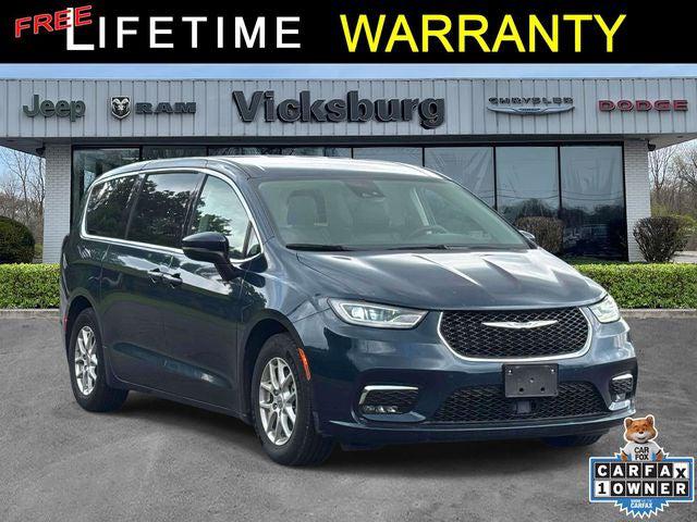 2023 Chrysler Pacifica Touring L for sale in Vicksburg, MI