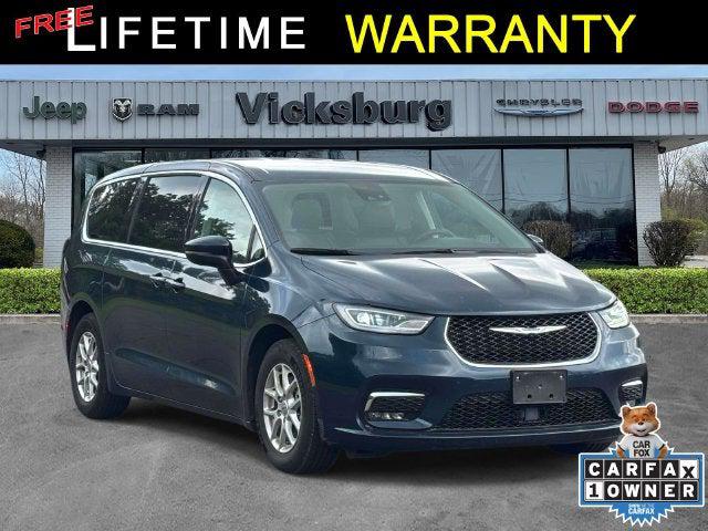 2023 Chrysler Pacifica Touring L for sale in Vicksburg, MI