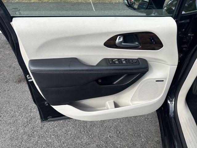 2023 Chrysler Pacifica Hybrid Limited