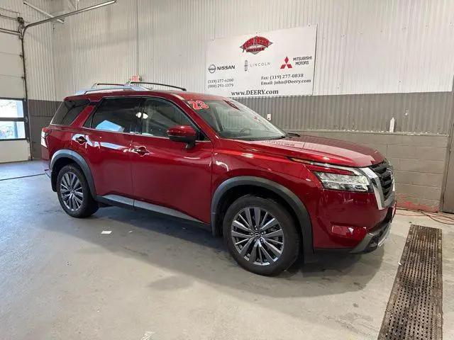 2023 Nissan Pathfinder SL 4WD for sale in Cedar Falls, IA