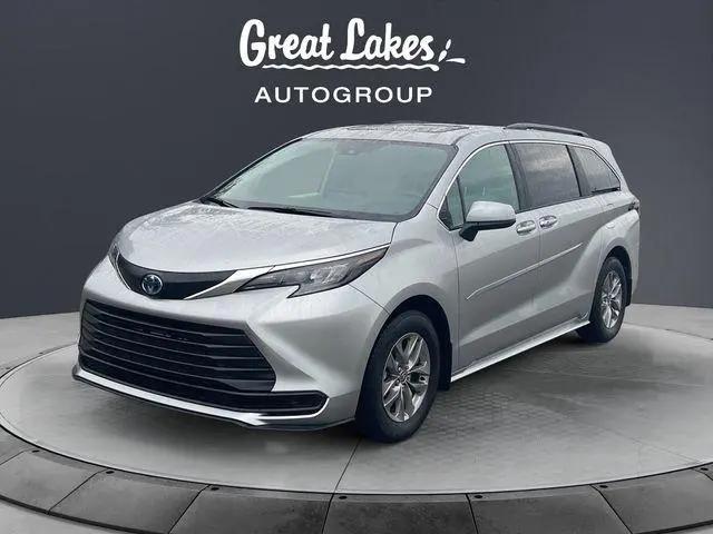 2025 Toyota Sienna LE for sale in Findlay, OH