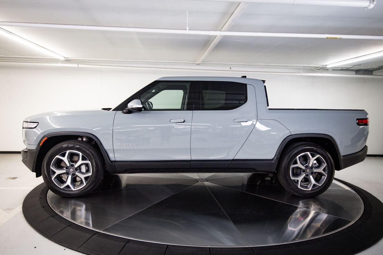 Used 2024 Rivian R1T Adventure with VIN 7FCTGBAA2RN033491 for sale in Austin, TX