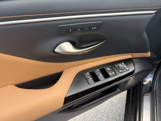 2023 Lexus ES 350 Base