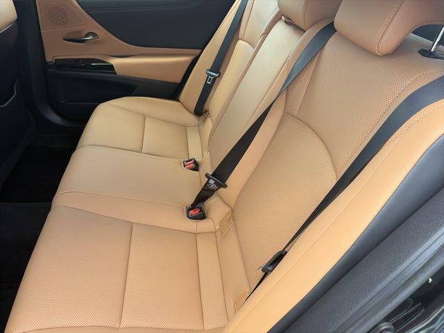 2023 Lexus ES 350 Base