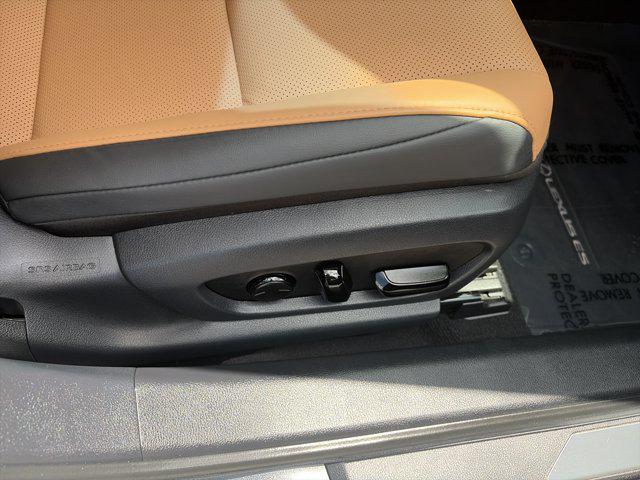2023 Lexus ES 350 Base