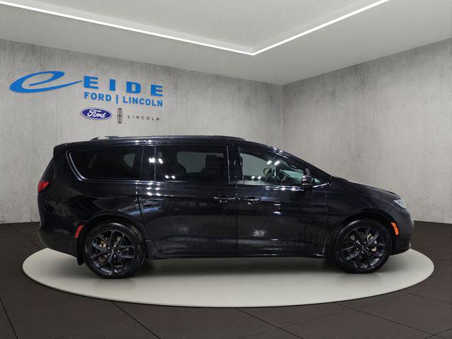 2022 Chrysler Pacifica Touring L AWD