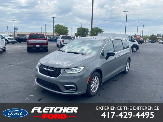 2025 Chrysler Pacifica Select for sale in Joplin, MO
