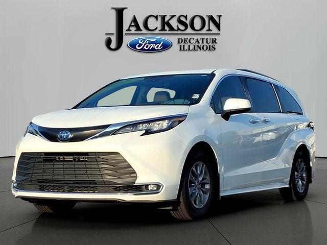 2022 Toyota Sienna XLE 8 Passenger for sale in Decatur, IL
