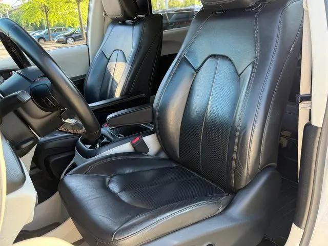 2017 Chrysler Pacifica Touring-L Plus