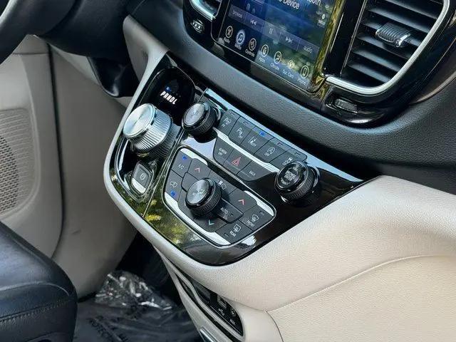 2017 Chrysler Pacifica Touring-L Plus