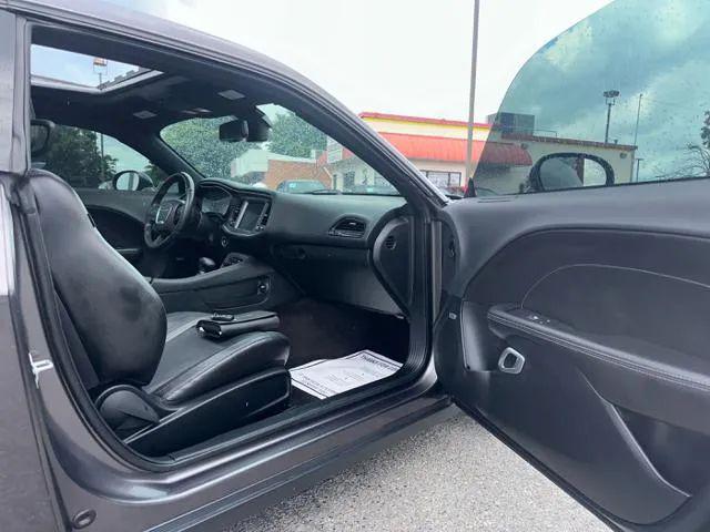 2017 Dodge Challenger SXT Plus