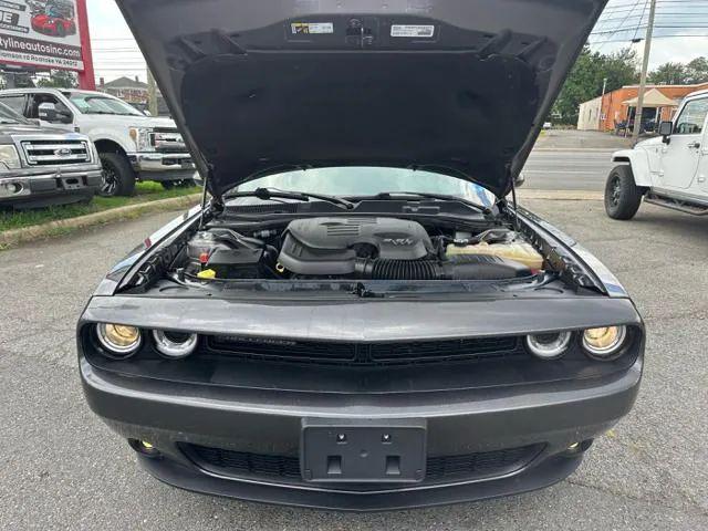2017 Dodge Challenger SXT Plus