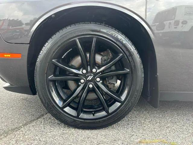 2017 Dodge Challenger SXT Plus