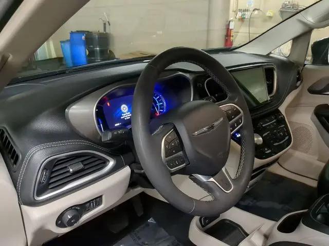 2023 Chrysler Pacifica Hybrid Touring L