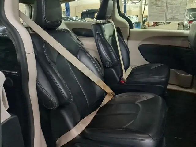 2023 Chrysler Pacifica Hybrid Touring L
