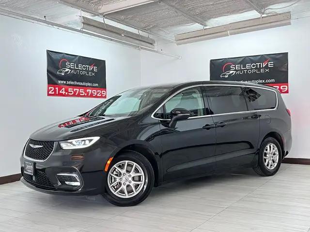 2023 Chrysler Pacifica Touring L for sale in Carrollton, TX