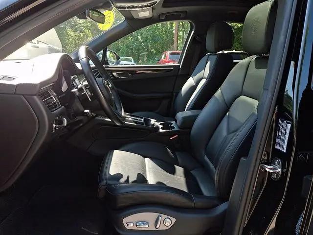 2023 Porsche Macan T