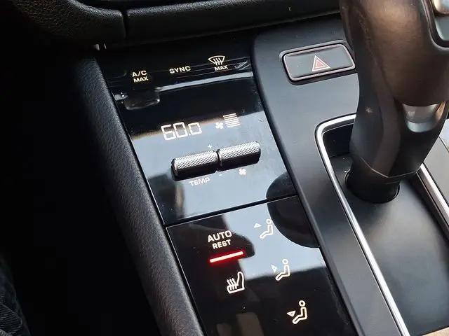 2023 Porsche Macan T