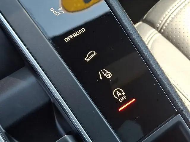 2023 Porsche Macan T