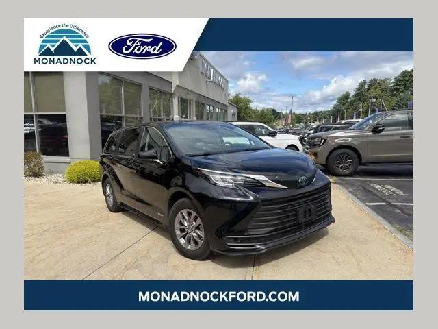 2021 Toyota Sienna LE for sale in Brattleboro, VT
