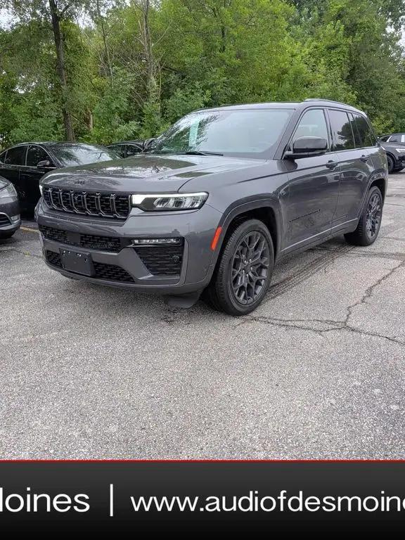 2026 Jeep Grand Cherokee Summit 4x4 for sale in Johnston, IA