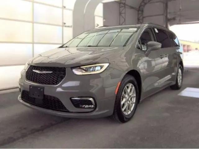 2022 Chrysler Pacifica Touring L for sale in East Dubuque, IL