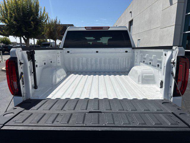 2025 GMC Sierra 1500 4WD Crew Cab Short Box SLT