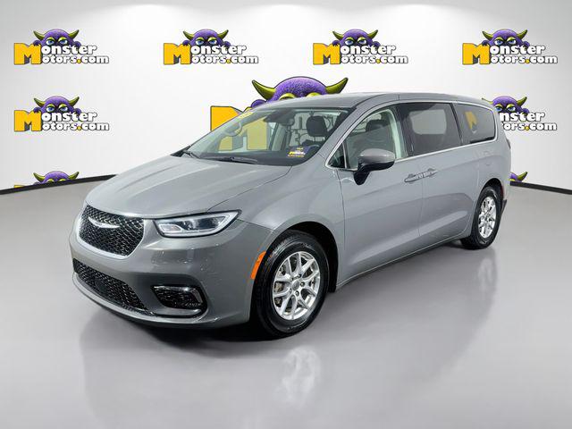 2023 Chrysler Pacifica Touring L for sale in Michigan Center, MI