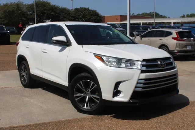 2019 Toyota Highlander LE for sale in Natchez, MS