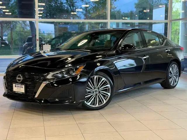 2023 Nissan Altima SL FWD for sale in East Dundee, IL