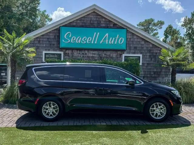 2025 Chrysler Pacifica Select for sale in Wilmington, NC