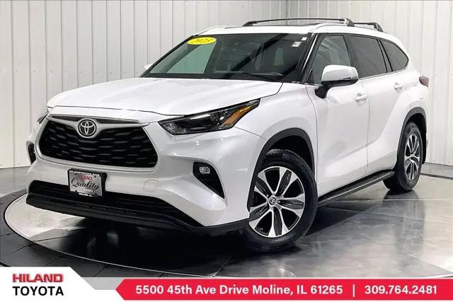 2023 Toyota Highlander XLE for sale in Moline, IL